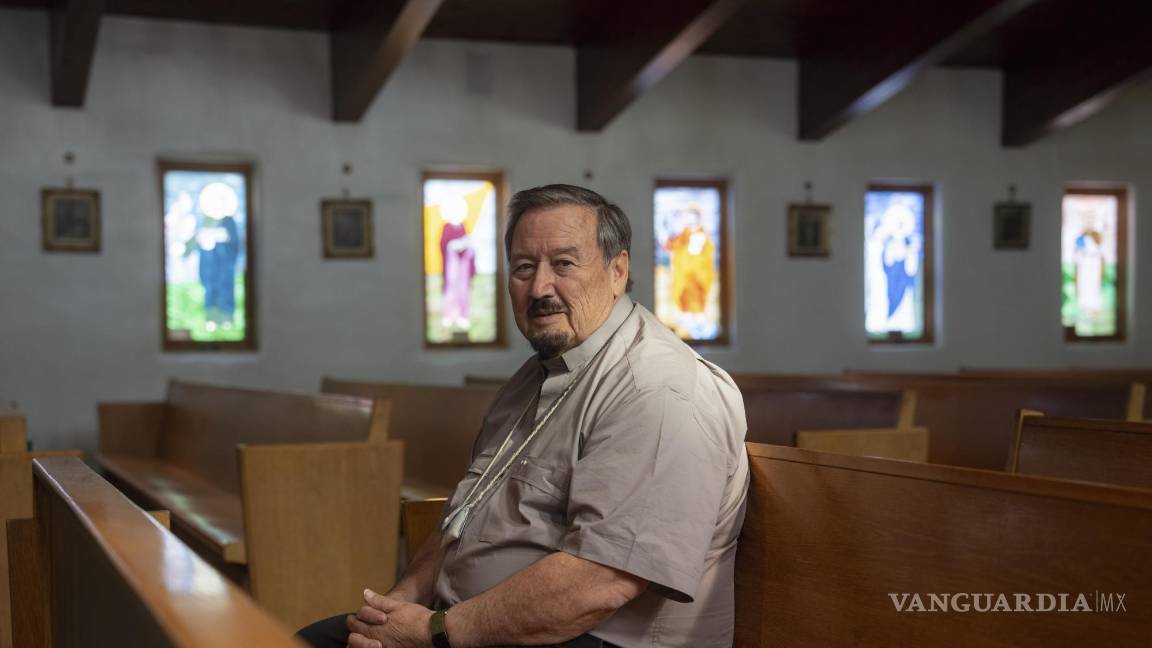 $!Larry Torres, lingüista y columnista de un periódico, quien también es diácono en la iglesia parroquial Holy Trinity en Arroyo Seco, Nuevo México.
