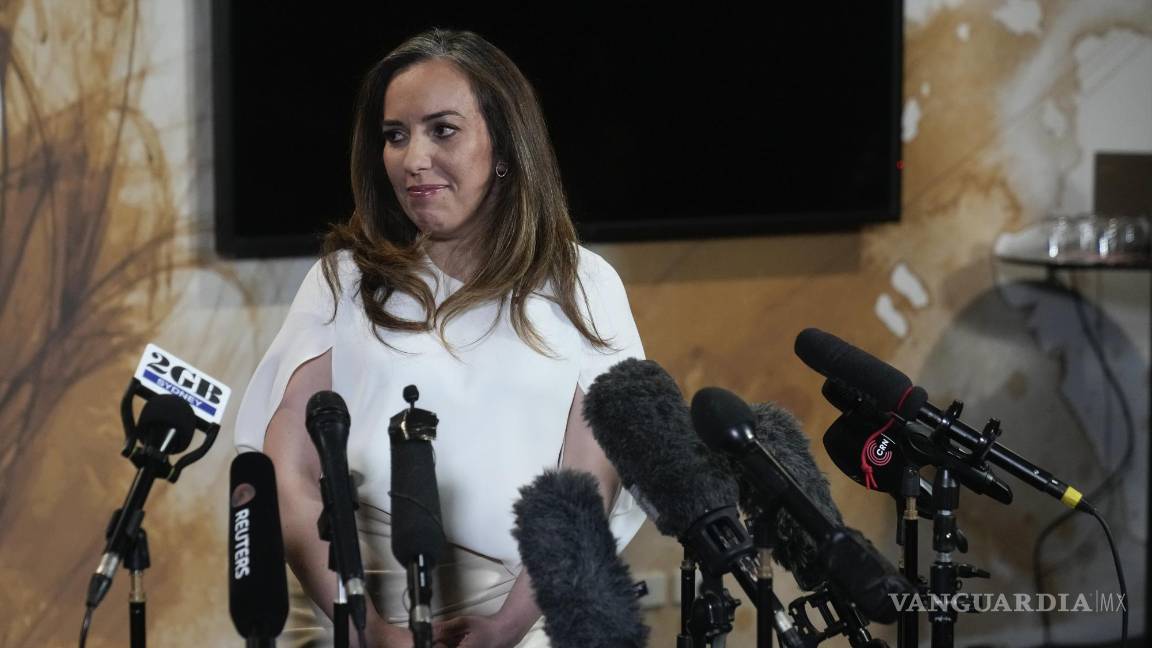 $!Stella Assange habla en una conferencia de prensa tras la llegada del fundador de WikiLeaks, Julian Assange, a Australia, en Canberra.