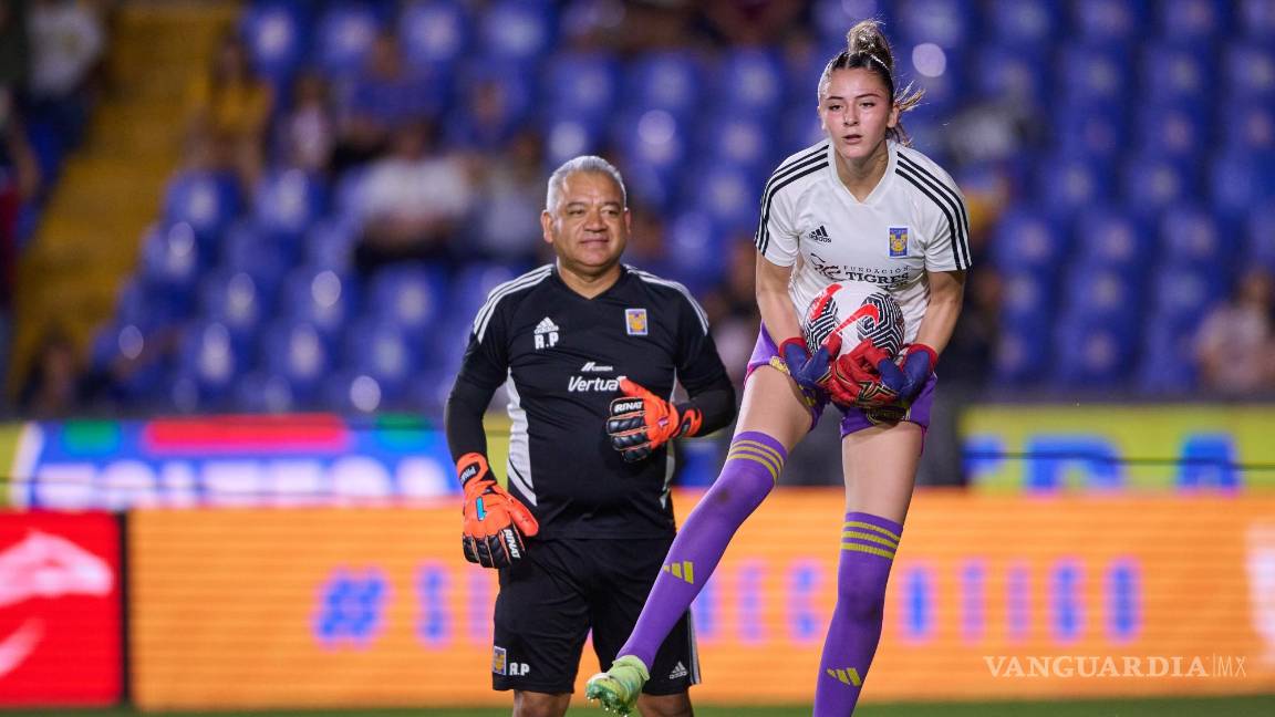 $!Desde el calentamiento del equipo, ya se había dado a conocer que la saltillense jugaría como portera titular.