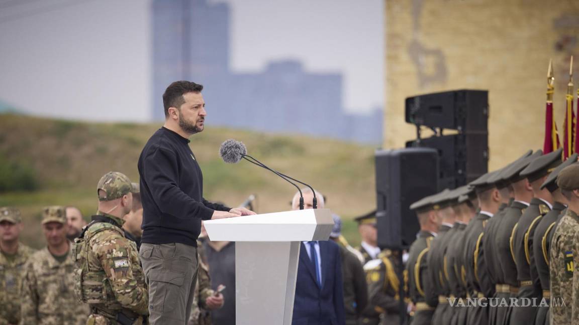 $!El presidente ucraniano Volodímir Zelenski durante una ceremonia para honrar la memoria de los soldados ucranianos que dieron sus vidas defendiendo su patria.