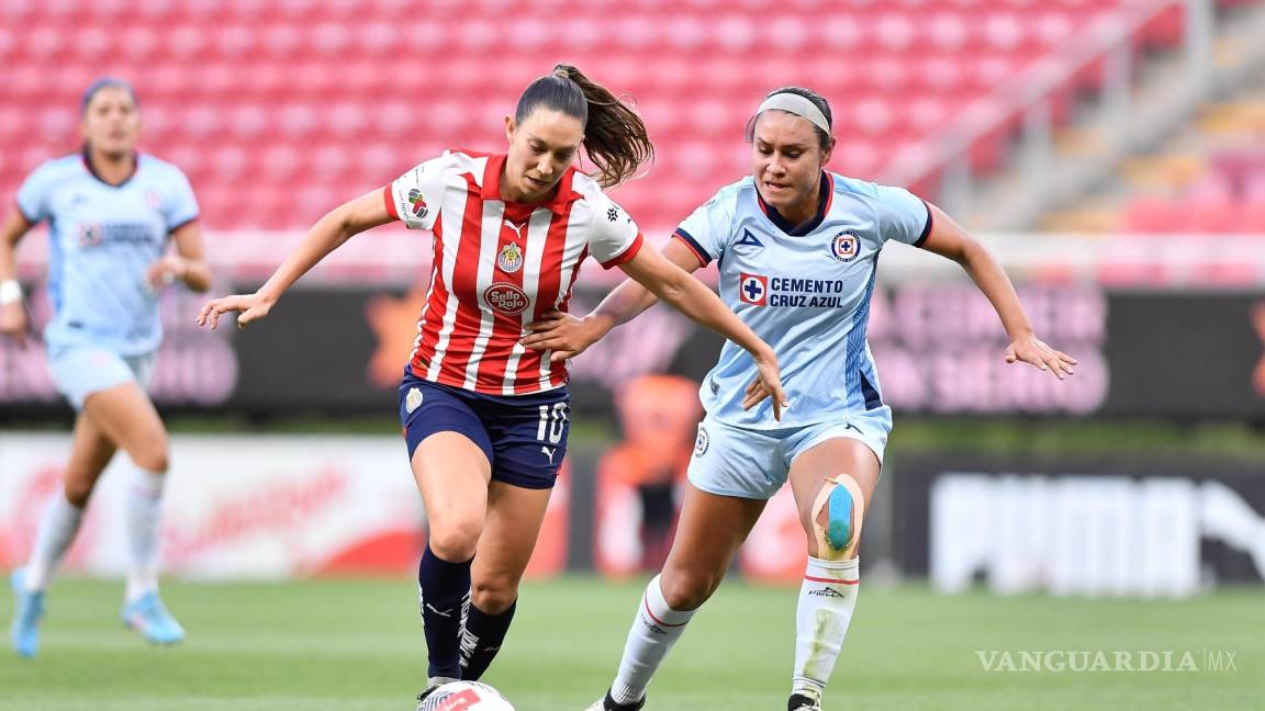 Chivas Femenil arrolla a Cruz Azul con una victoria de 4-0 en su último partido como local