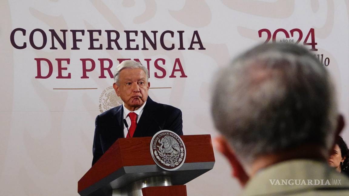 Pese a cifras, AMLO niega violencia contra periodistas y políticos en su gobierno: ‘Toco madera’