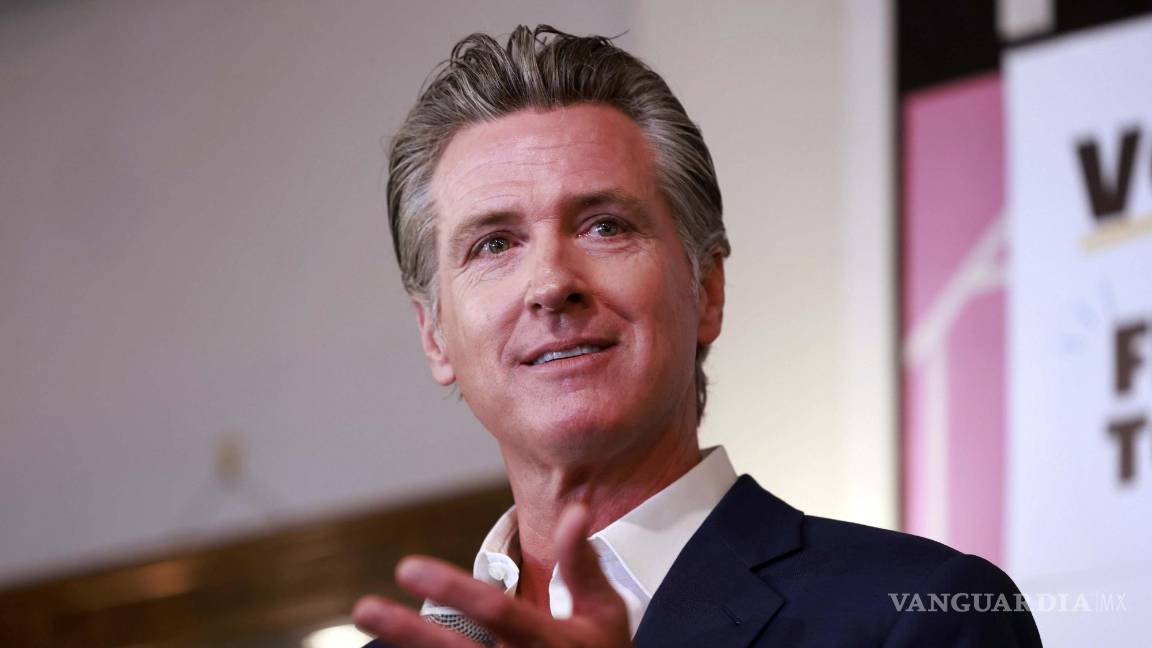 $!El gobernador de California, Gavin Newsom, habla en un mitin en San Francisco.