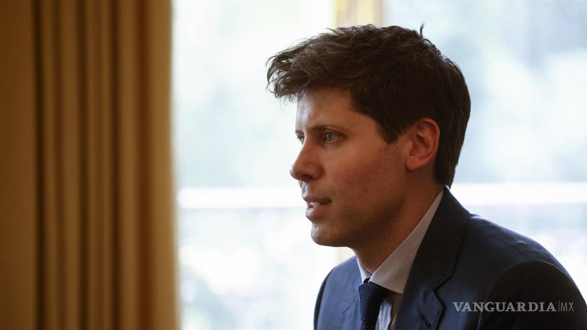 $!El CEO de OpenAI, Sam Altman, se reúne con el presidente francés Emmanuel Macron (no en la foto) en el Palacio del Elíseo en París, Francia.