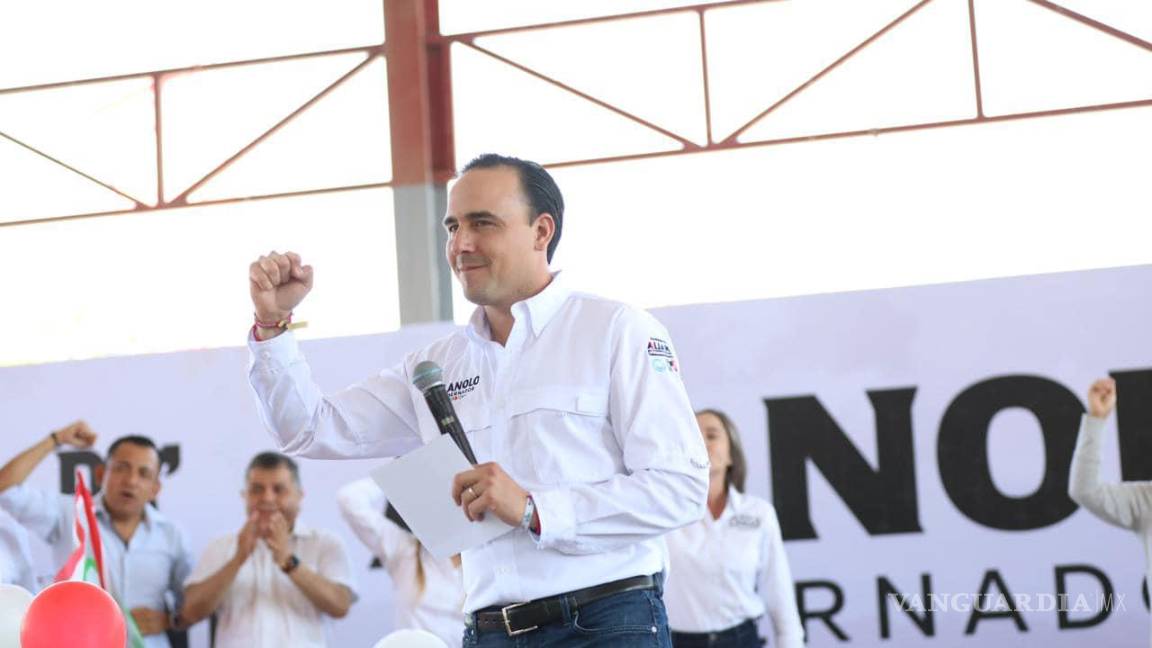 $!Manolo Jiménez fue acompañado en Torreón por los candidatos a diputados locales de la alianza PRI-PAN-PRD.