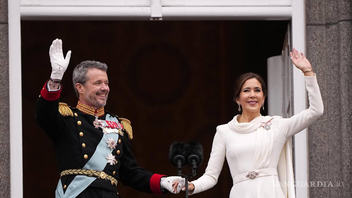 $!Los nuevos reyes, el rey Federico X y la reina Mary, celebraron una pequeña recepción.