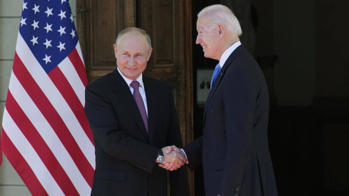 $!El presidente Joe Biden y el presidente ruso Vladimir Putin llegan para reunirse en la ‘Villa la Grange’, el miércoles 16 de junio de 2021, en Ginebra, Suiza.