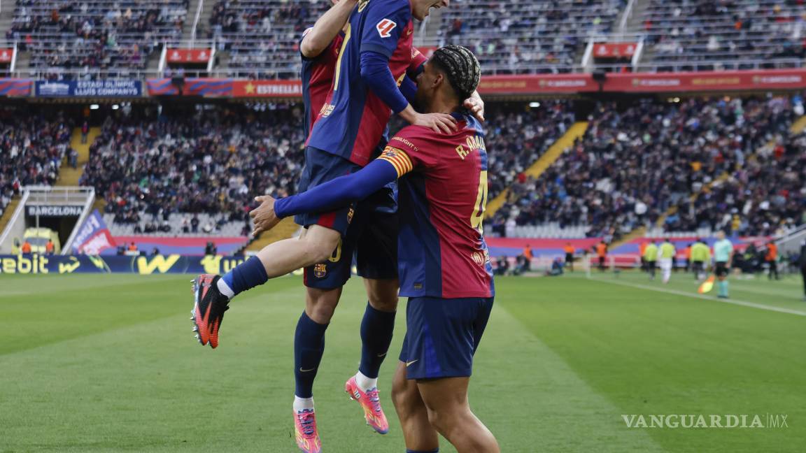 Martín y Casadó debutan como goleadores y llevan al Barcelona a la cima de LaLiga