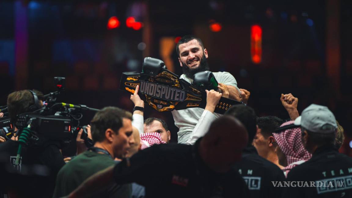 El próximo retador de Artur Beterbiev podría ser Canelo Álvarez