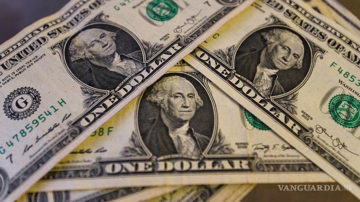 Rompe peso racha de seis jornadas con ganancias; impactan decisiones de la Fed