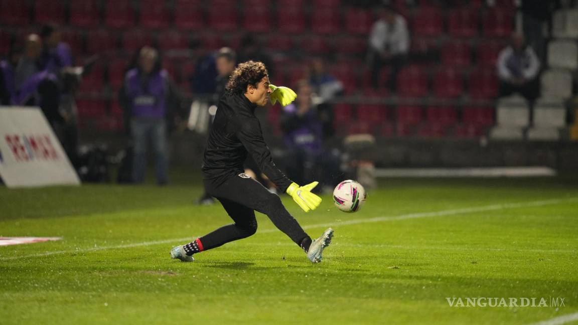 Guillermo Ochoa recibe su primera goleada en el AVS a manos del Porto