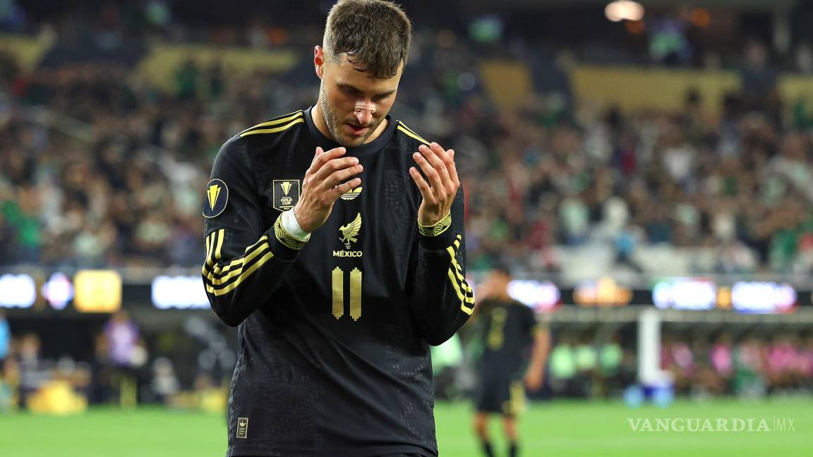 Gerardo Martino prometió a Santiago Giménez ser titular con México... y lo dejó fuera del Mundial