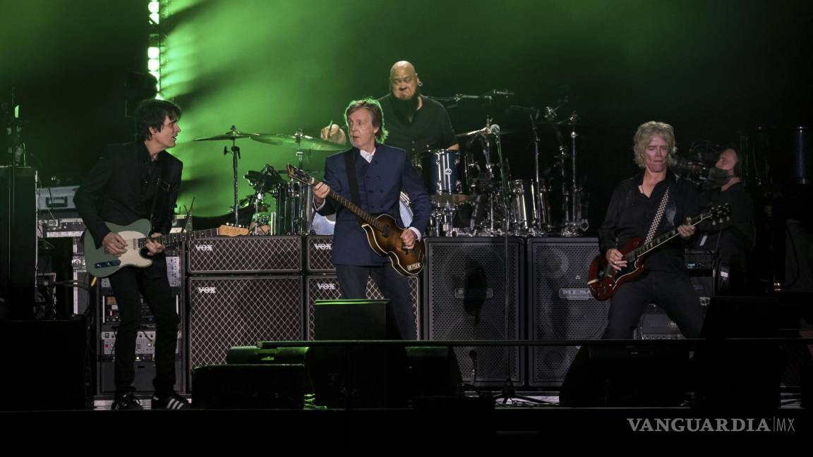 $!Paul McCartney durante un concierto de su gira Got Back en el MetLife Stadium en East Rutherford, Nueva Jersey.