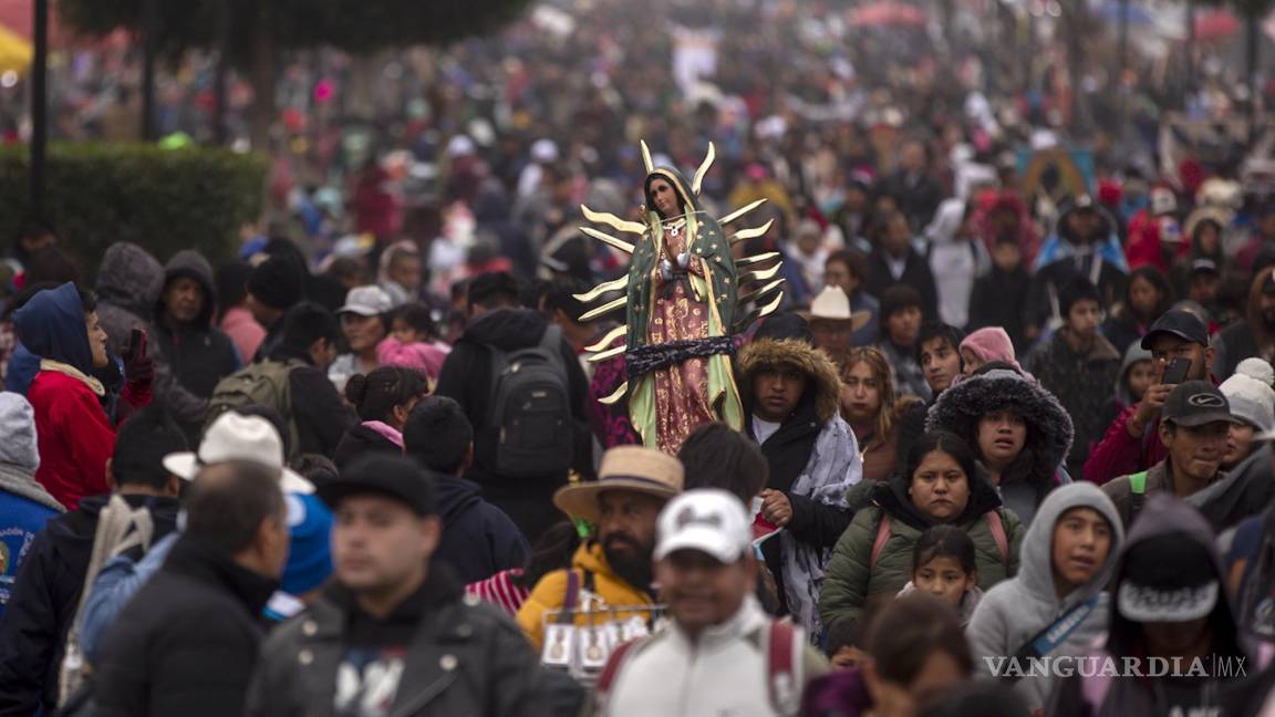 Veneran mexicanos a la Virgen de Guadalupe en su día