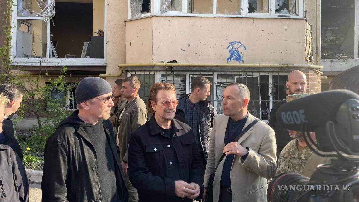 Bono, vocalista de U2, visita Bucha, Irpin y Borodyanka