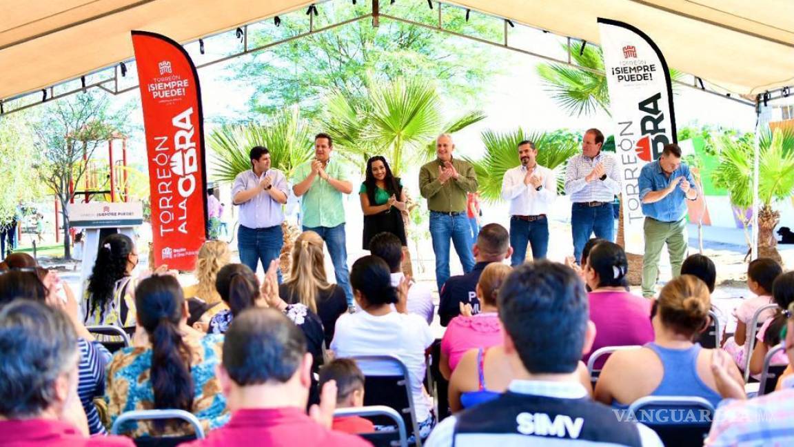 Alcalde de Torreón entrega primera etapa de plaza en fraccionamiento La Perla