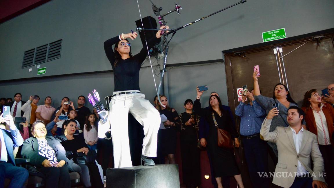 $!Ana Paula Vázquez Flores, deportista olímpica, presenta la nueva imagen del municipio bajo el lema “Todos por más”.