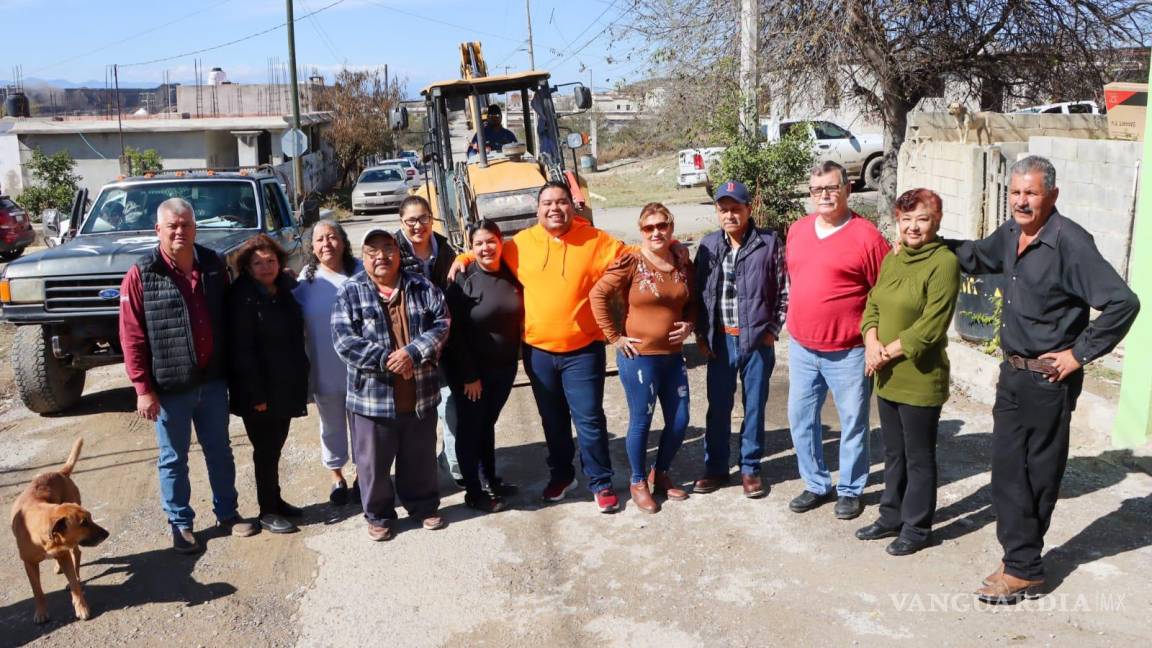 Alcalde de San Juan de Sabinas arranca con obra de pavimentación