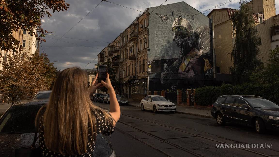 Así homenajean en Kiev los pilotos que defienden la ciudad tras la invasión rusa (fotos)
