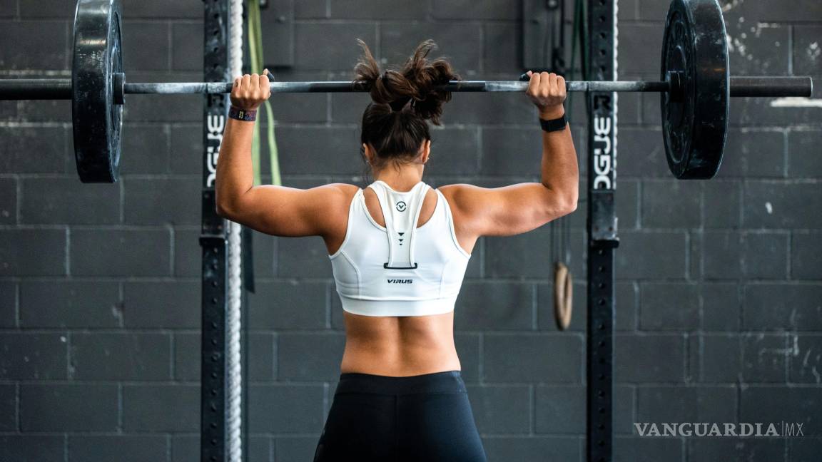 $!Entrenamiento con pesas, clave para reducir la llantita. Incorporar ejercicios como sentadillas, peso muerto y estocadas puede mejorar la composición corporal de forma eficaz y sostenida.