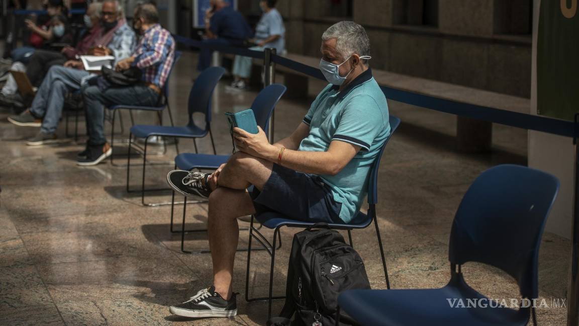 ¿Una ‘pandemia triple’? vuelven infecciones mientras COVID sube