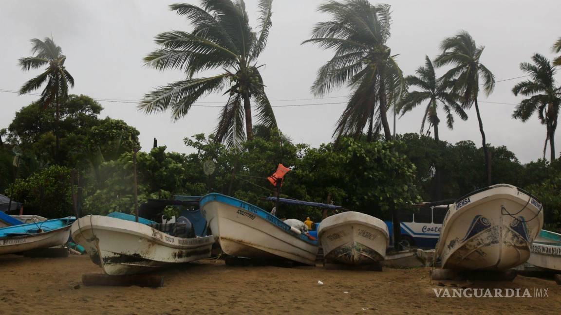 ‘Ronda’ el huracán Agatha playas de Oaxaca y Guerrero; Protección Civil anuncia estar listo