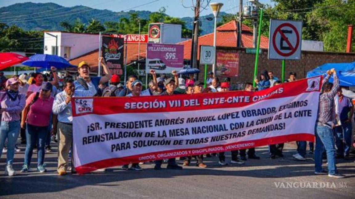 Maestros de la CNTE piden a AMLO más seguridad y mejores condiciones