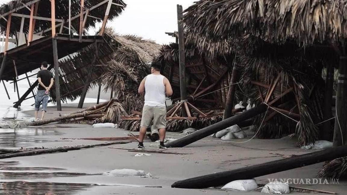 $!Plazas, hoteles y calles lucen destruidas tras la entrada del huracán Otis al puerto de Acapulco.