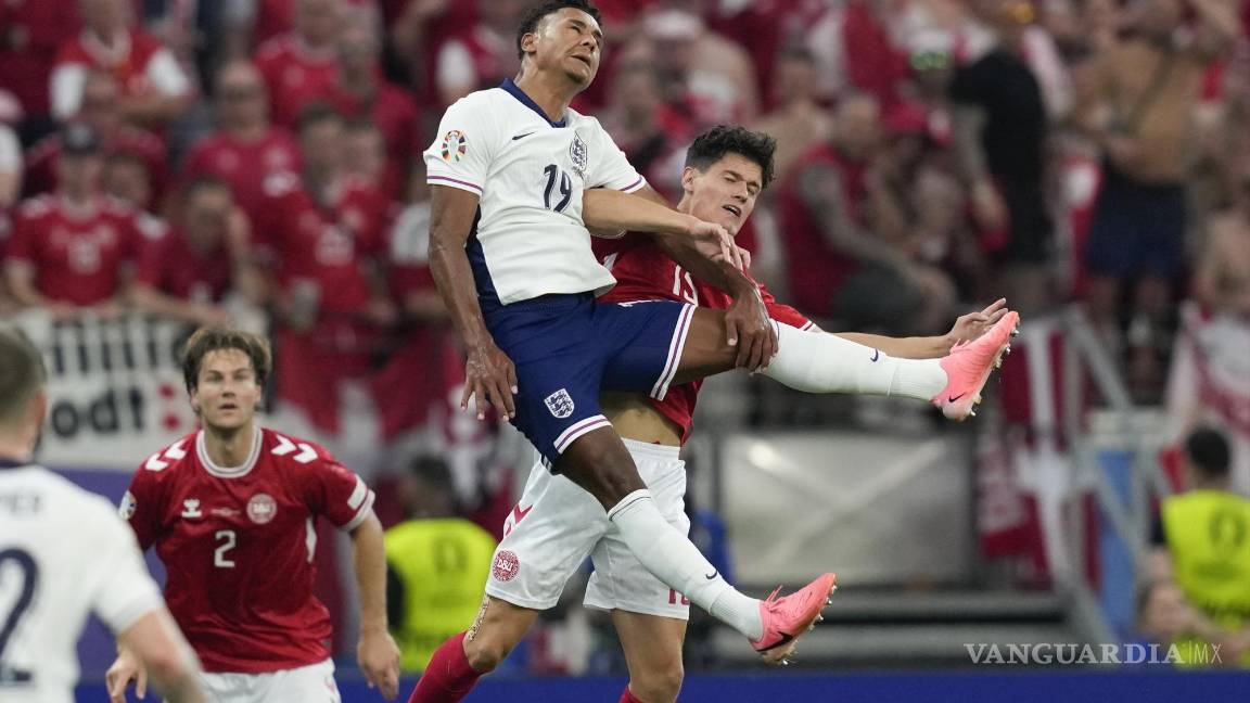$!Ollie Watkins entró de cambio y tuvo una de peligro.