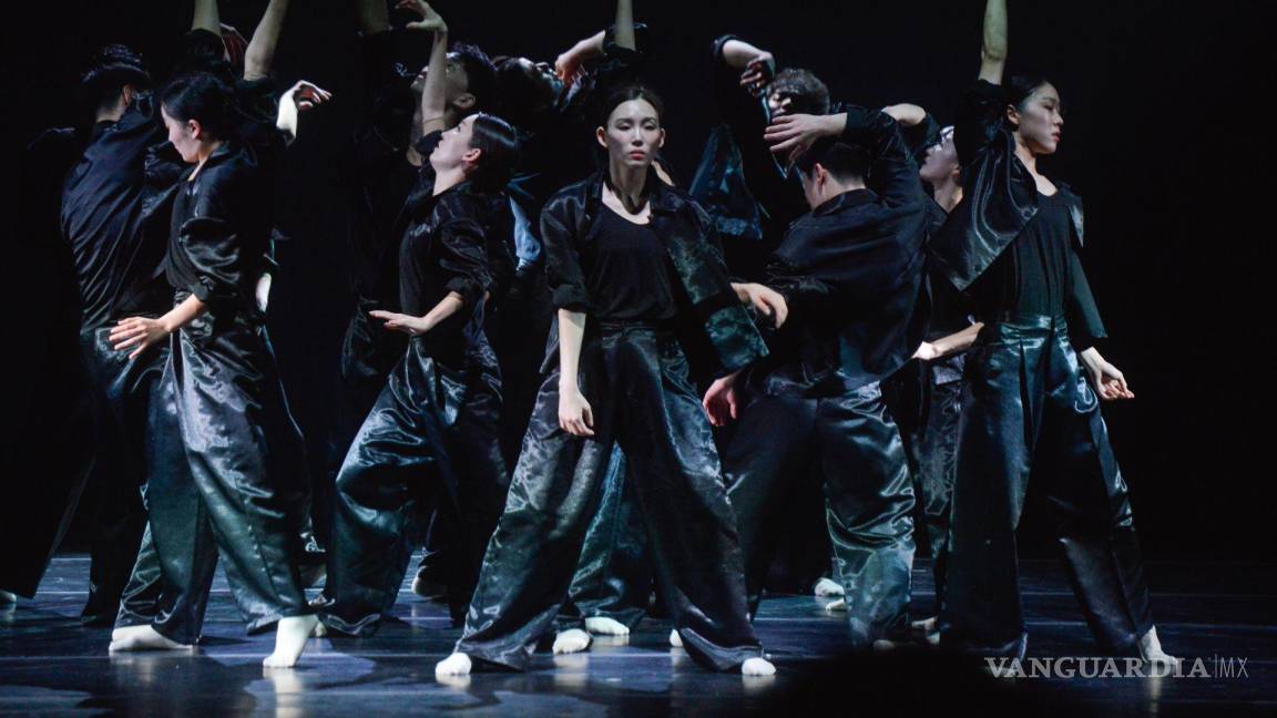 $!Laboratory Dance Project presentaron “Ceniza” en el Teatro Principal como parte de las actividades de teatro del 50 Festival Internacional Cervantino.