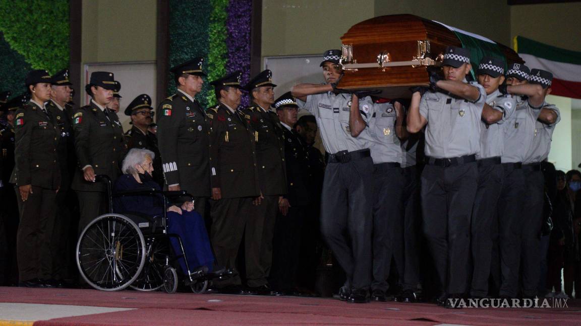 $!Elementos del Ejército y Guardia Nacional despidieron al general José Silvestre Urzúa Padilla