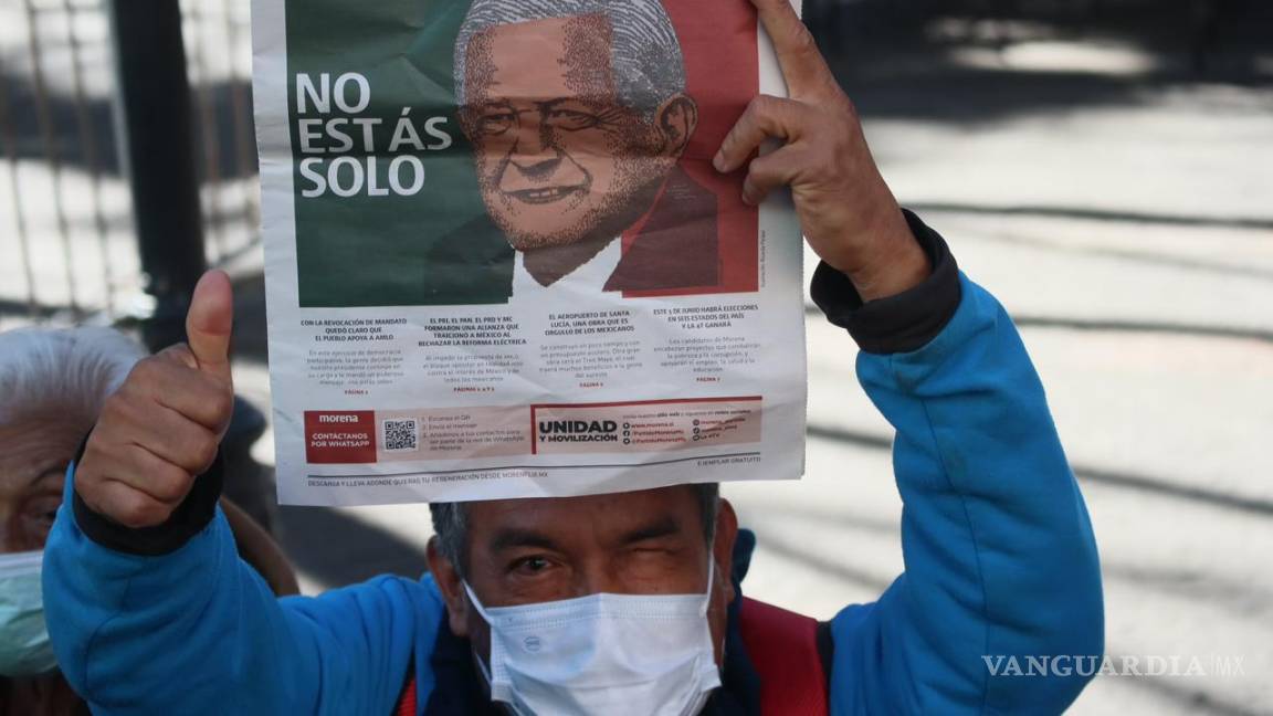 Miguel Barbosa encabeza marcha a favor de AMLO en Puebla