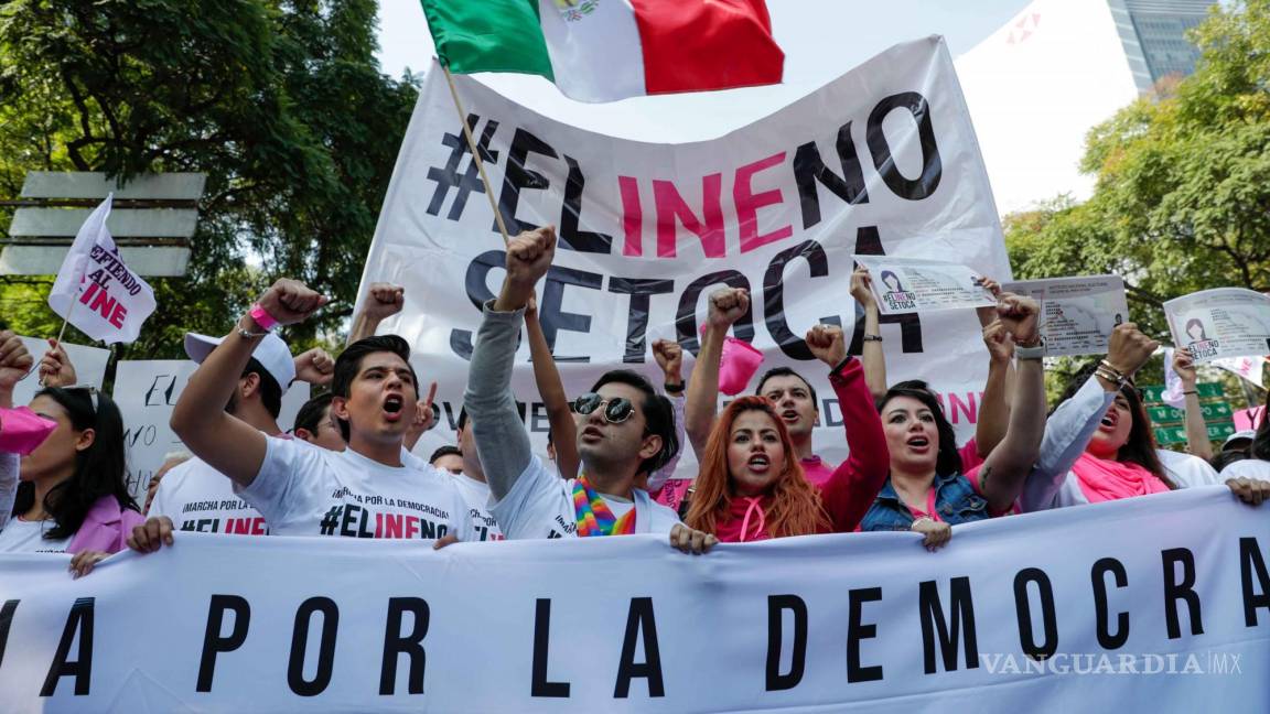 $!Miles de personas participaron en la marcha denominada El INE no se toca, contra la reforma electoral de Andrés Manuel López Obrador en CDMX.