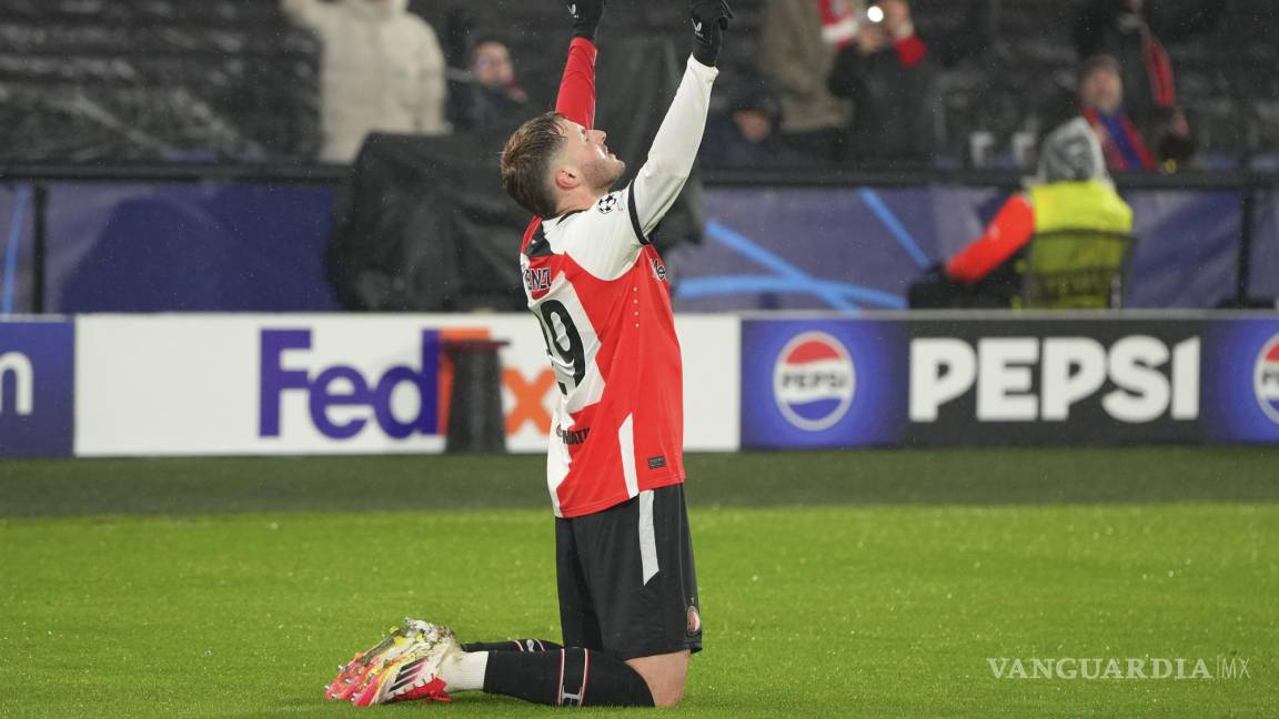 ¡Santiago Giménez desata su magia! Doblete y goleada histórica del Feyenoord sobre el Bayern Múnich