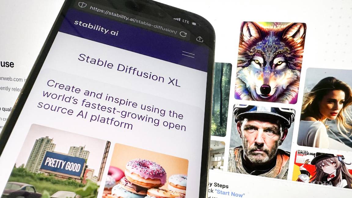 $!Foto de los websites de Stable Diffusion, una herramienta de inteligencia artificial, en una computadora y un dispositivo móvil, en Nueva York.