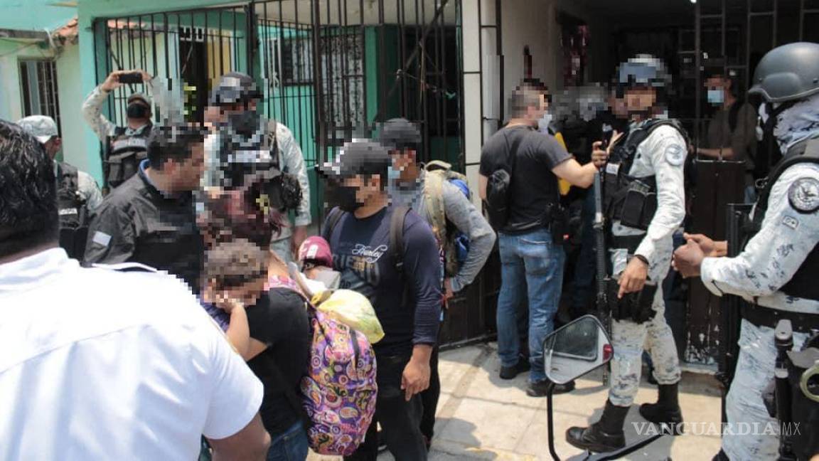 Reportan hallazgo de 58 migrantes hacinados en Tabasco