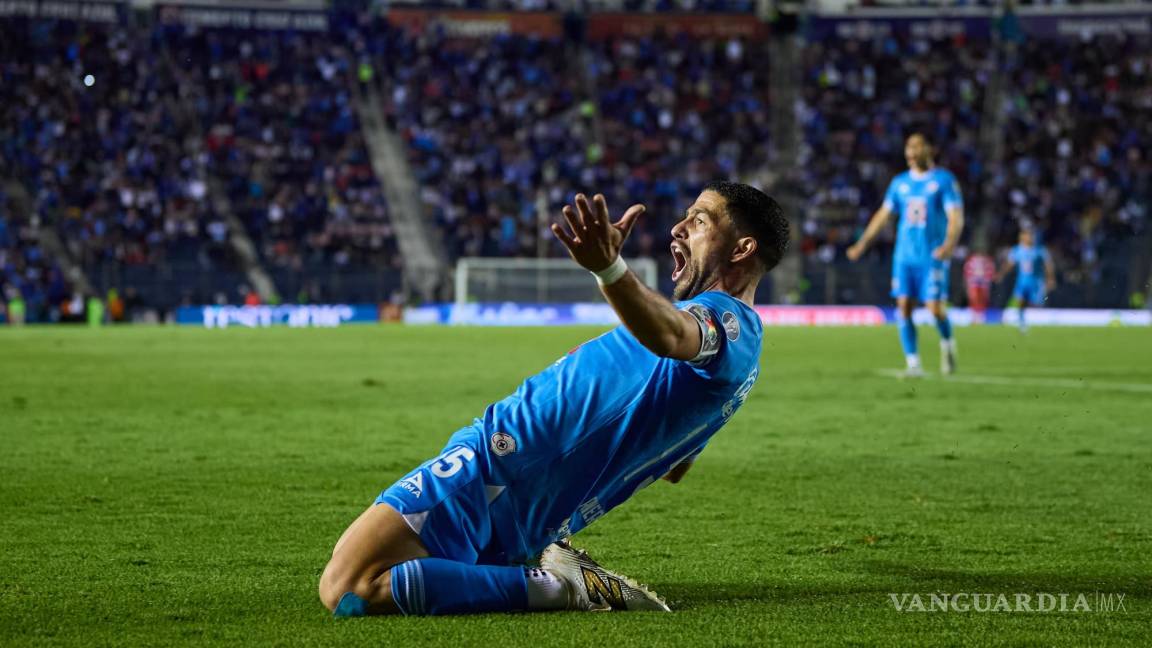 Con gol de Ignacio Rivero, Cruz Azul vence a las Chivas y son superlíderes del Apertura 2024