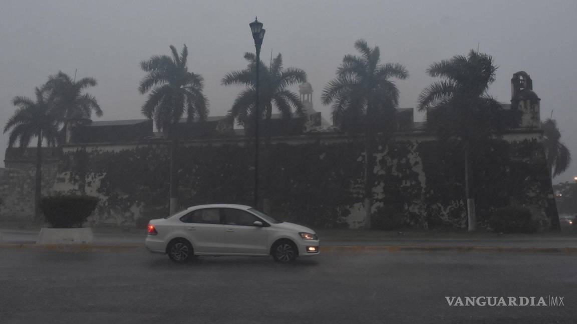 ‘Lisa’ que ahora es tormenta tropical, provoca suspensión de clases en Tabasco, Quintana Roo y Campeche