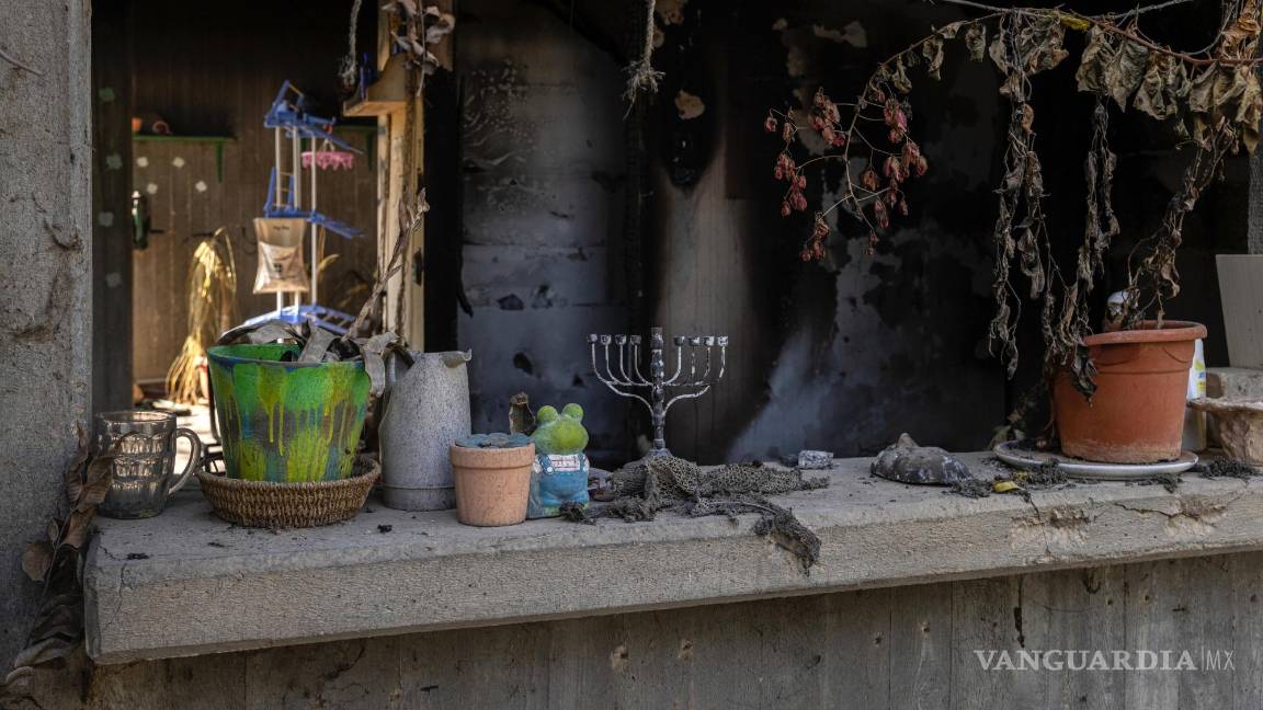 $!Una casa que fue quemada en el ataque de Hamás del 7 de octubre en Kissufim, un kibutz israelí, el 1 de noviembre de 2023.