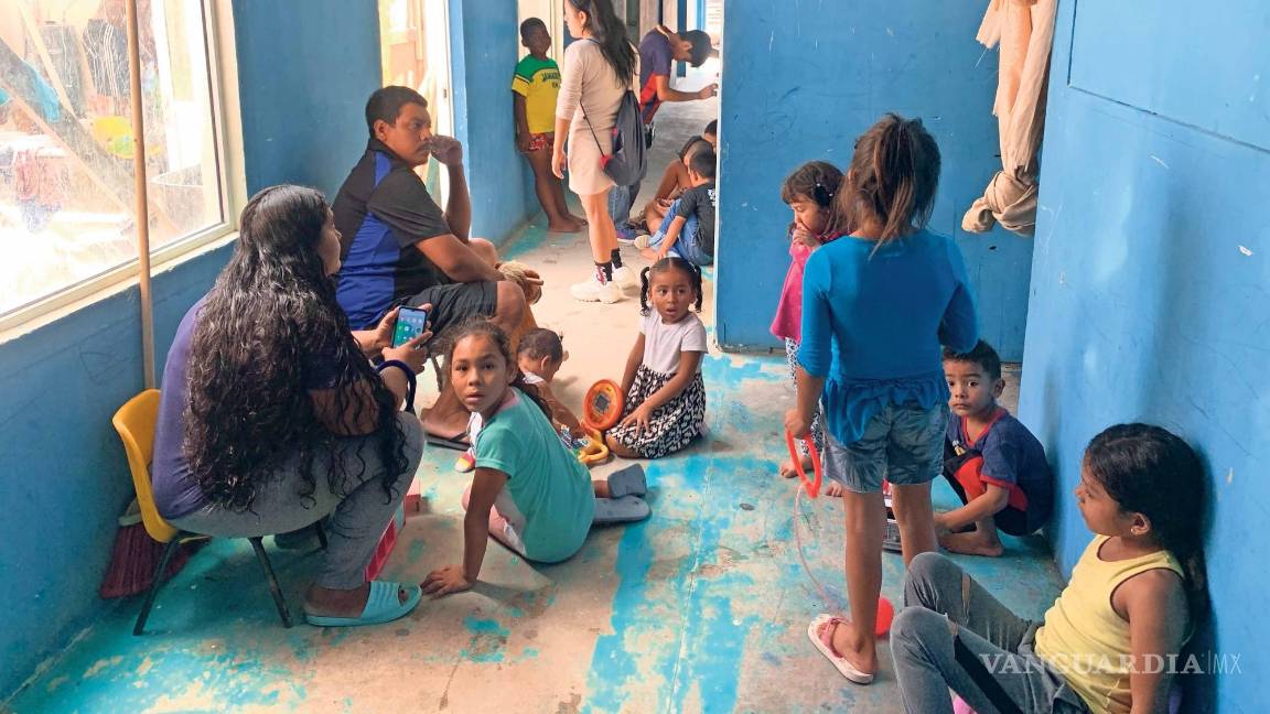 Enfrentan migrantes altas temperaturas sin agua