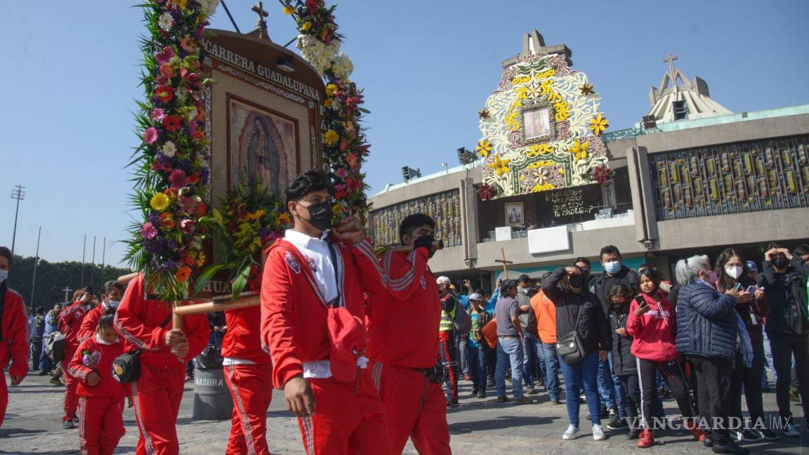 $!Miles de peregrinos de diferentes estados del País continúan llegando a la Basílica de Guadalupe.
