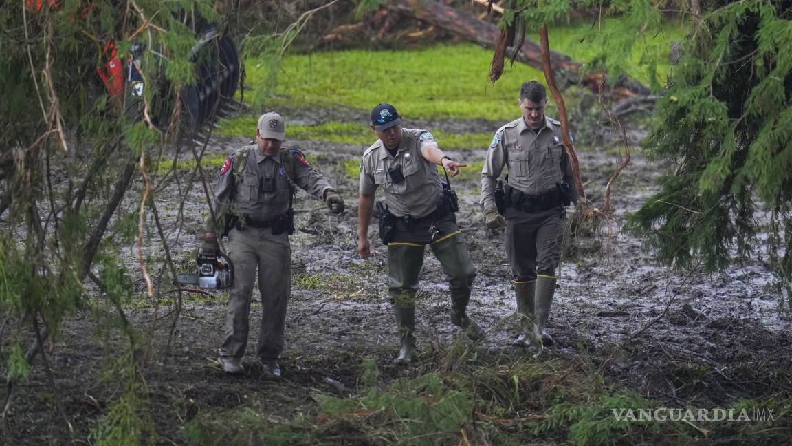 Sube a 91 la cifra de muertos por inundaciones en Texas; 27 de éstos eran niños