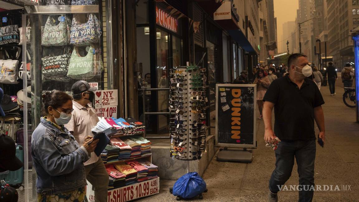 $!Algunas personas han retomado el uso de los cubrebocas para poder salir a la calle.