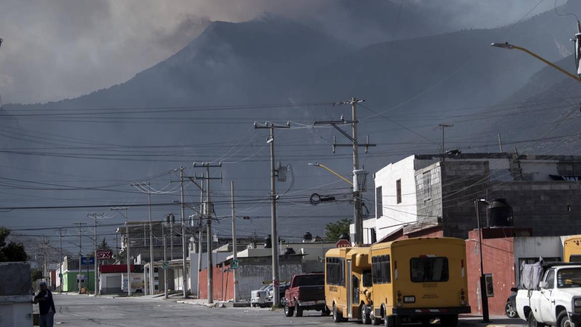 $!Saltillo, Coahuila 19 de mayo de 2022. Incendio forestal en la Sierra Zapaliname, municipio de Saltillo.