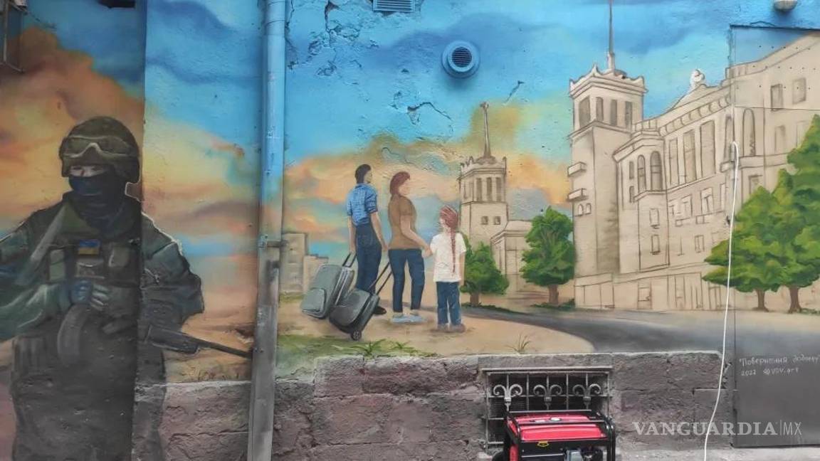 $!Un mural decora el exterior del centro de ayuda a los desplazados de Mariúpol en Leópolis,Ucrania.