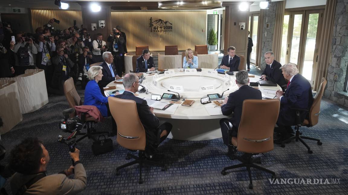 $!El primer ministro canadiense, Mark Carney, en una sesión de trabajo en la Cumbre del G7 con Donald Trump y Ursula von der Leyen, entre otros líderes.