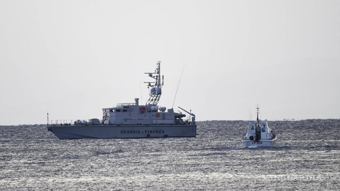 $!Para los equipos de emergencia , las labores de rescate del yate Bayesian son aún más complicadas que las del crucero Costa Concordia, que se volcó en el 2012.