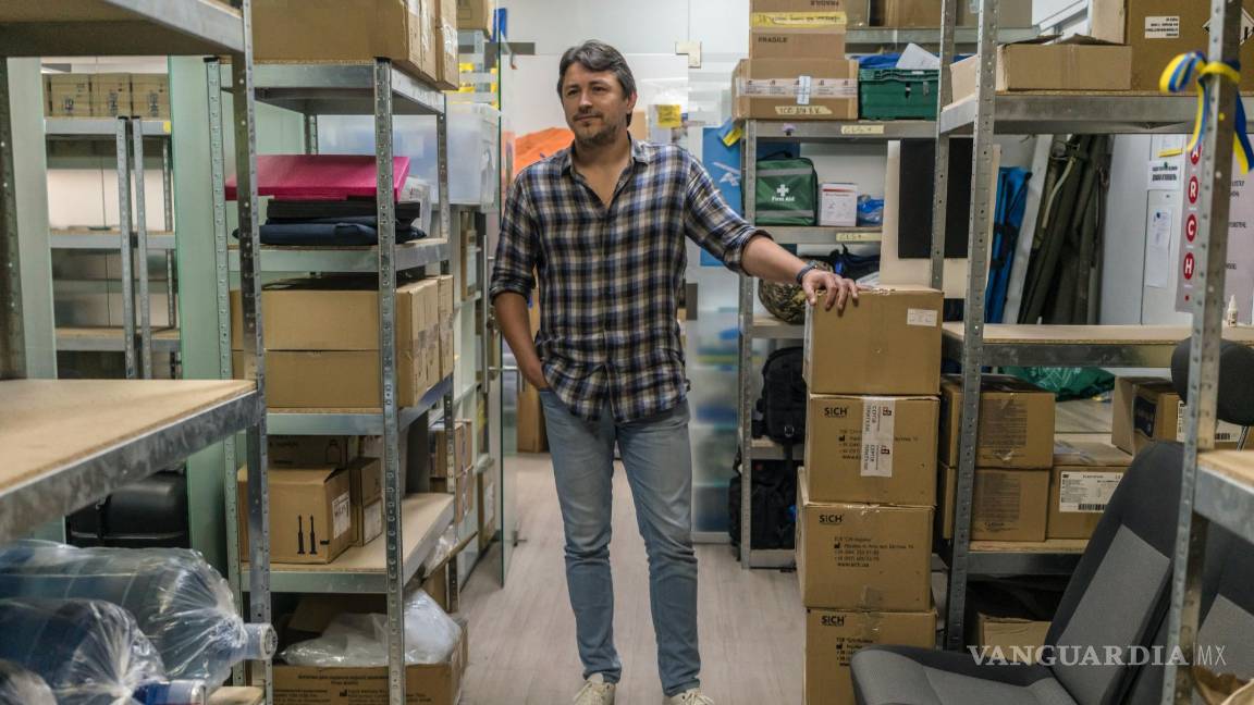 $!Serhiy Prytula, que dirige una organización benéfica en apoyo del esfuerzo bélico, en las oficinas de su fundación en Kiev.