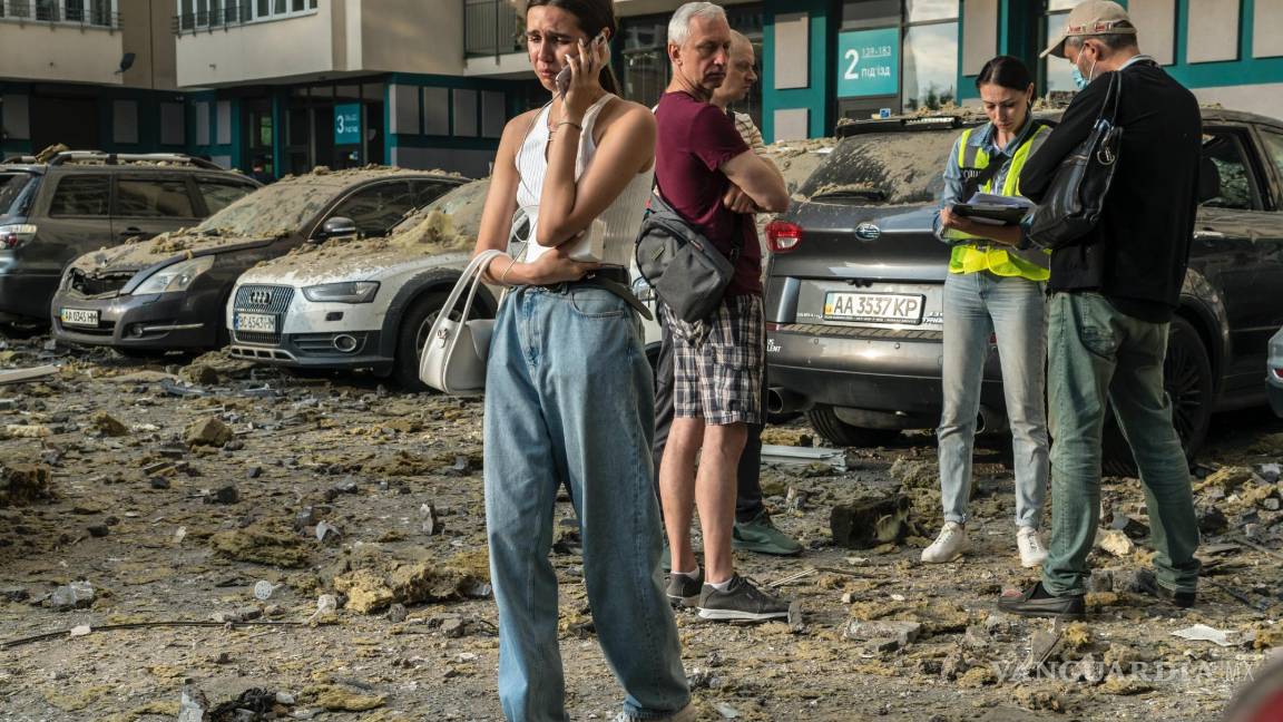 $!El personal de respuesta a emergencias en Kievno solo ofrece atención física a las víctimas de los ataques aéreos, también apoyo de salud mental.