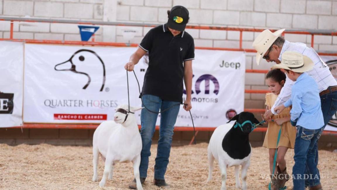Premia concurso de Becerro Gordo a los mejores ganaderos de Saltillo